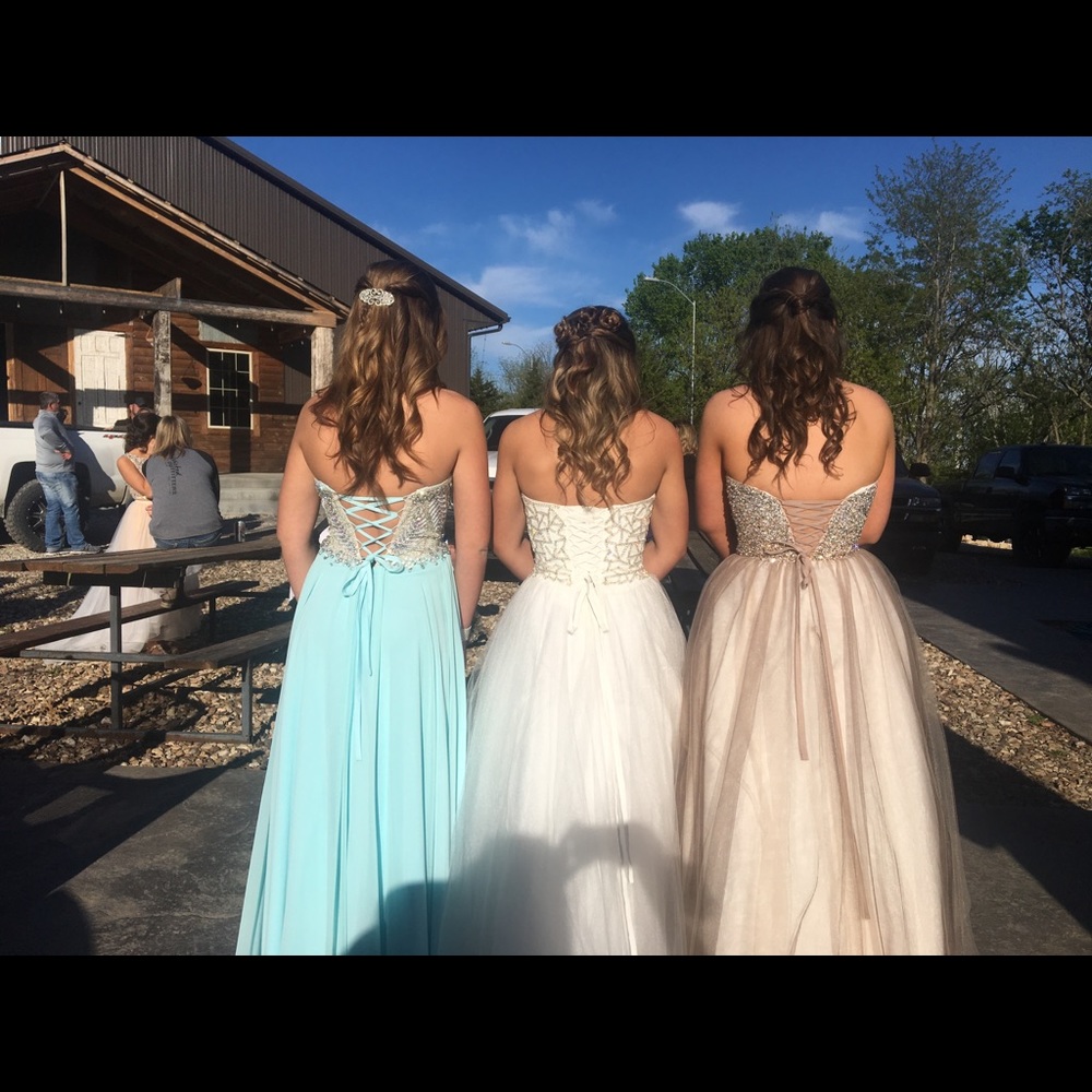 Prom dress - Picture 2 of 2